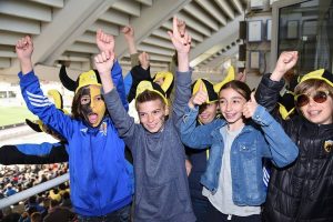 Οι μικροί φίλοι της «Κερkidα ΟΠΑΠ» σβήνουν κεράκια στο γήπεδο