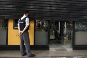 Παραμένουν κλειστές οι τράπεζες Τρίτη και Τετάρτη