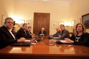 Το Συμβούλιο Πολιτικών Αρχηγών προχωρά σε κοινή ανακοίνωση