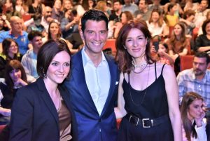 «Για λίγη πουτίγκα» – δυναμική πρεμιέρα στο θέατρο Τζένη Καρέζη