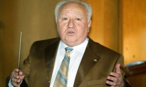 Συγκίνηση: Πέθανε ο σεισμολόγος Βασίλης Παπαζάχος