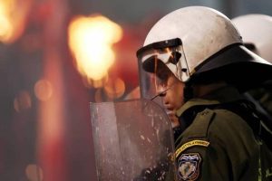 Επεισόδια και μαχαιριές στη Θεσσαλονίκη (video)