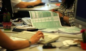 Ποιοι θα πληρώσουν χαμηλότερο εκκαθαριστικό στις φορολογικές δηλώσεις 2015