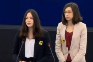 Μαθήτρια τραγουδά τον «Ερωτόκριτο» στο Ευρωπαϊκό Κοινοβούλιο (video)