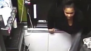 Άδειασε μέσα σε μισή ώρα ολόκληρη την κουζίνα των McDonald’s (video)