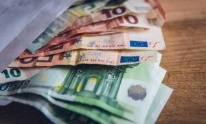 Έκτακτο επίδομα 700 ευρώ: Ποιοι είναι οι δικαιούχοι – Τα απαραίτητα δικαιολογητικά