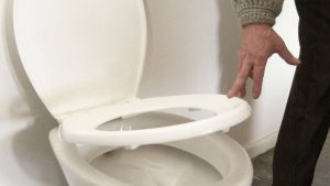 Κλάμα: Αυτό είναι το καλύτερο μήνυμα που έχεις δει σε ελληνική τουαλέτα! (photos)
