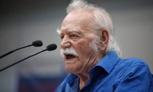 Κοντά στη Λαϊκή Ενότητα ο Μανώλης Γλέζος