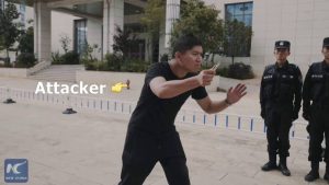 Πώς να αμυνθείς σε επίθεση με μαχαίρι (video)
