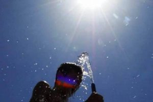 Καιρός: «Δυναμικά» μπαίνει το καλοκαίρι – Καύσωνας προ των πυλών