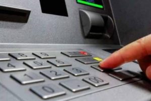Τι ισχύει από σήμερα για τις αναλήψεις στις τράπεζες