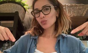 Βανδή: Γλύκανε λίγο την καραντίνα σου! Δες βήμα βήμα όλες τις απίθανες γλυκές συνταγές της (Photos)