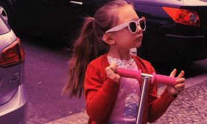 Μια μικρή fashionista η κόρη της γνωστής ηθοποιού τρελαίνει μέρα με τη μέρα το Instagram (pics)