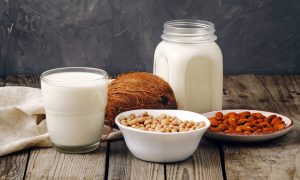 Δυσανεξία / ευαισθησία στη λακτόζη: 5 φυτικές εναλλακτικές γάλακτος (εικόνες)