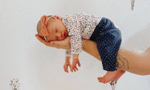 Μωράκια κοιμούνται στις πιο περίεργες στάσεις που έχουμε δει – Δείτε φώτο