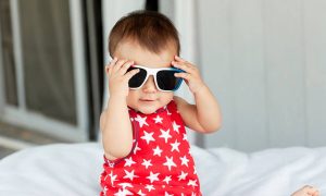 Πώς θα διαλέξω τα κατάλληλα γυαλιά ηλίου για το παιδί μου;