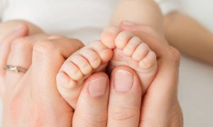 Τα πατουσάκια του μωρού – Φωτογραφίες που θα σας κάνουν να λιώσετε