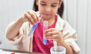 Δέκα εύκολα πειράματα ηλεκτρισμού για παιδιά (vid)