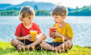 Πέντε δροσερά smoothies για παιδιά – Ιδανικά για το καλοκαίρι (vids)