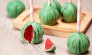Cake pops καρπούζι: Το τέλειο treat για καλοκαιρινό παιδικό πάρτι ή βάφτιση