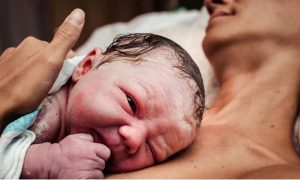 Αυτές οι πρώτες φωτογραφίες νεογέννητων θα σας κάνουν να «λιώσετε»