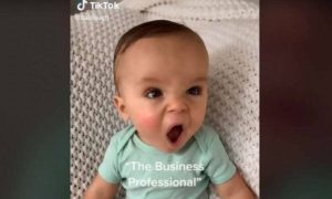 Αγοράκι φτιάχνει τα μαλλιά του στο TikTok και το internet τρελαίνεται (vid)