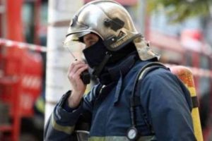 Σε εξέλιξη η φωτιά στο Καματερό
