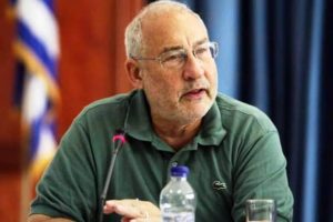 Στίγκλιτς: Το τρίτο μνημόνιο αυξάνει την ανισότητα και στρέφεται κατά των φτωχών