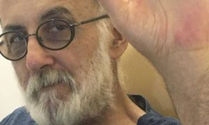 Συγκλονίζει ο Θάνος Μικρούτσικος: Η έκκλησή του μέσα από το νοσοκομείο (photos)