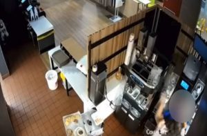Έπεσε τρομερό ξύλο σε McDonald’s για την κέτσαπ
