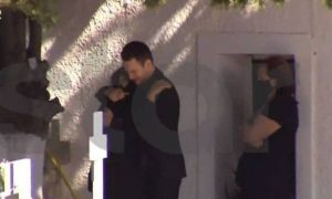 Δολοφονία Καρολάιν: Απίστευτο θέατρο και θράσος του δολοφόνου! Αγκάλιαζε τη μητέρα της Καρολάιν…