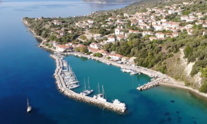 Αυτό είναι το μικρό νησάκι που είχε μεγάλη συμβολή στην Ελληνική Επανάσταση (video)