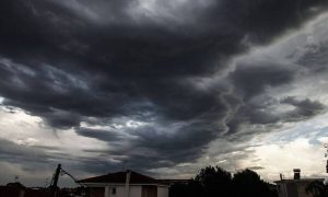 Καιρός: Οπισθοδρομούν χαμηλό: Το σπάνιο φαινόμενο και η εξήγηση Κολυδά (vids)