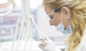 Νοσοκόμα έγινε έξαλλη με παρέα νέων – Δείτε τι έγινε (video)