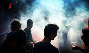 Αυτός είναι ο καλύτερος τρόπος για να… πλακωθείτε στο ξύλο εν μέσω καραντίνας (video)