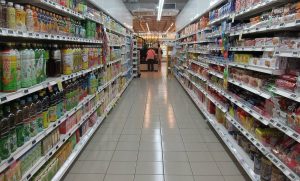 Χαμός σε σούπερ μάρκετ – Πελάτης «επιτέθηκε» σε νοσοκόμα (video)