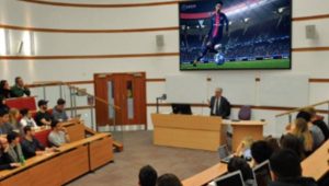 Ο «Master» των video games, παραδίδει μαθήματα FIFA με τριάντα ευρώ! (photos)