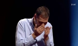 Παίκτης στον «Πιο Αδύναμο Κρίκο» λύγισε από τα κλάματα – Δεν θα πιστεύετε γιατί! (video)