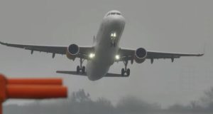 Τρομακτική απογείωση αεροσκάφους εν μέσω… καταιγίδας (video)