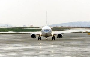 Σοκ στον αέρα: Επιβάτης αυνανίστηκε πάνω σε γυναίκα – Άγριος καβγάς στην πτήση