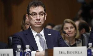 Pfizer: Σοκ από Μπουρλά: «Πιθανή μια μετάλλαξη μη αντιμετωπίσιμη από τα εμβόλια»