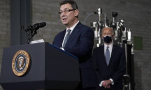Η Pfizer ξεκίνησε δεύτερη φάση δοκιμών για φάρμακο κατά του κορονοϊού