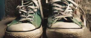 Γνωρίζετε γιατί τα All Star έχουν δύο τρύπες πλάγια; (vid)