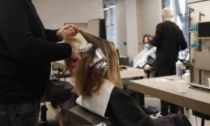 Koμμωτήρια: Πότε θα ανοίξουν ξανά τις πόρτες τους;