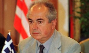 Πέθανε ο πρώην υφυπουργός Δημήτρης Αποστολάκης