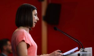 Ερχονται περισσότεροι περιορισμοί για τους μη εμβολιασμένους, σύμφωνα με την Πελώνη