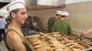 Τρία φαγητά του ελληνικού στρατού που θα τρώμε πάντα