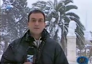 Θα πάθετε σοκ: Πώς ήταν ο Σάκης Αρναούτογλου το 2001 στο πρώτο του χιονορεπορτάζ (video)