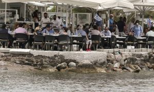 Εστίαση: Τι ώρα θα κλείνουν μπαρ και εστιατόρια; Πότε ξεκινά η απαγόρευση κυκλοφορίας…