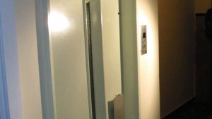 Αυτή είναι η πιο… επική ανακοίνωση που έχει κολληθεί ποτέ σε ασανσέρ στην Ελλάδα (pic)
